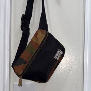 Herschel Supply Company Black/Camo Belt Bag